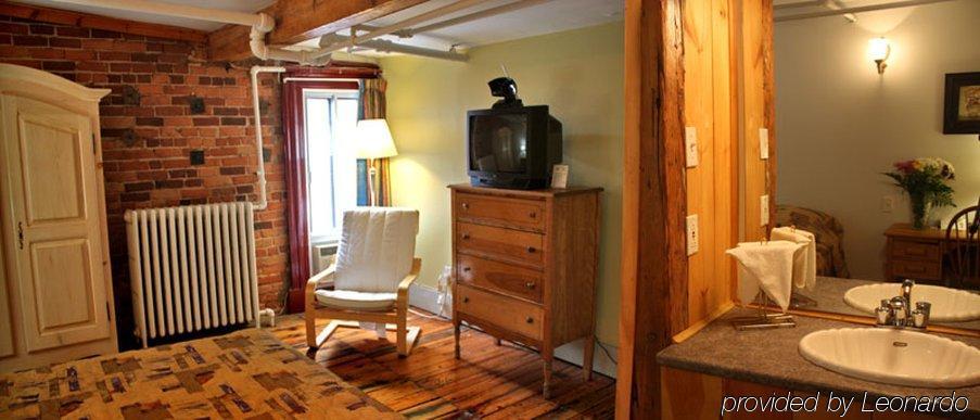 Hotel Abri Du Voyageur Монреаль Номер фото