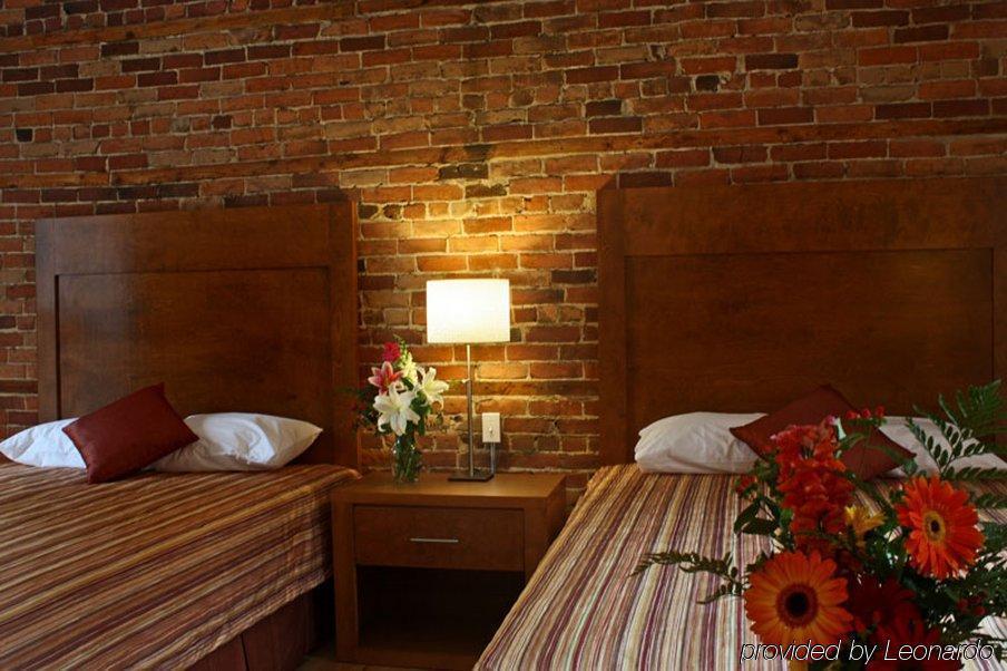 Hotel Abri Du Voyageur Монреаль Номер фото