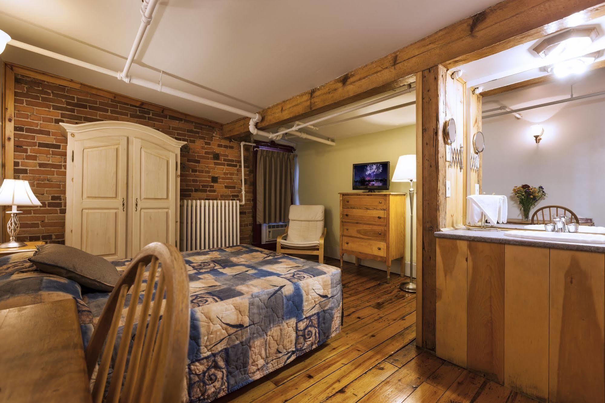Hotel Abri Du Voyageur Монреаль Екстер'єр фото